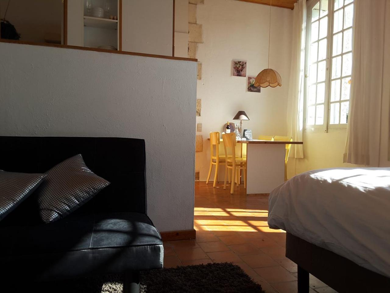 Château Neuf Le Désert Le Pizou Zimmer foto
